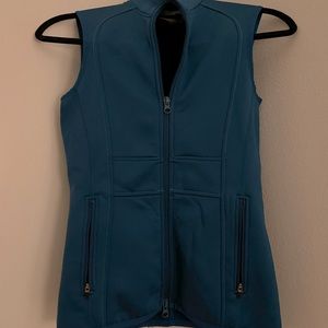 Fitted zip up vest
